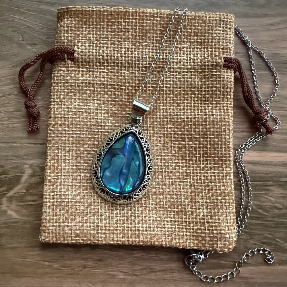 Brand New Abalone Shell Necklace Abalone Shell Pendant Crystal Necklace